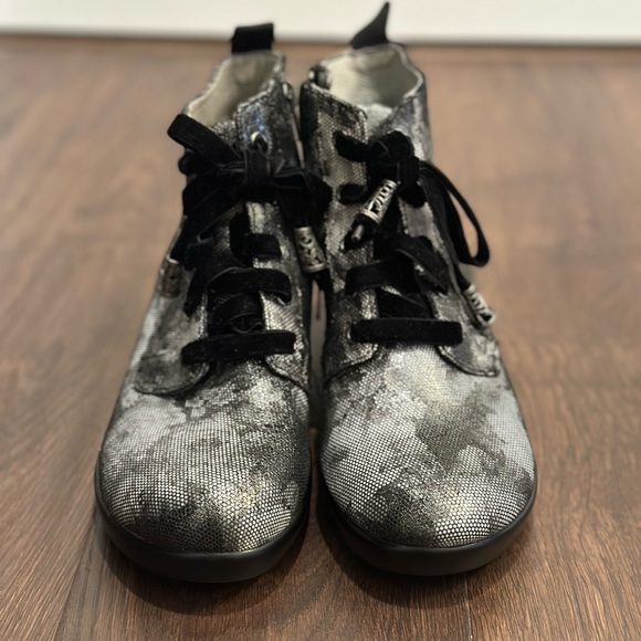 Women’s Algeria Eliza Elegance Lace Up Booties - Picture 2 of 16